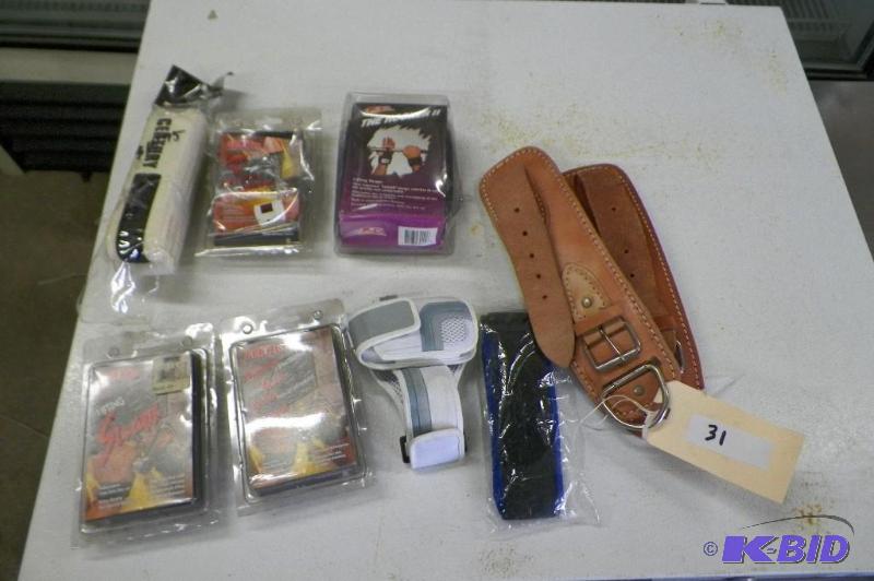 lot 31 image: Lot of weightlifting wraps, straps & Ankle Weights