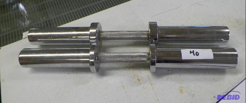 lot 40 image: 2 20 inch Olympic Curl bars
