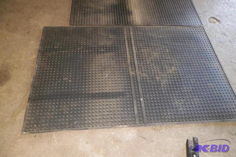 lot 54 image: 2 Heavy Duty Rubber mats 76 x 48 & 65 x 24 New