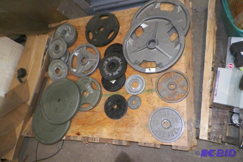 lot 9 image: Pallet of weights