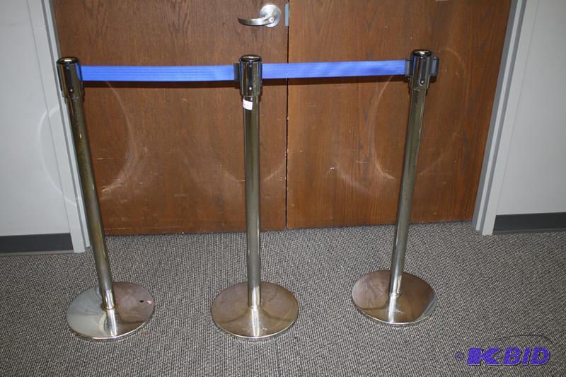 lot 178 image: 3 Tensabarrier Crowd Control Stanchions 40&qu...