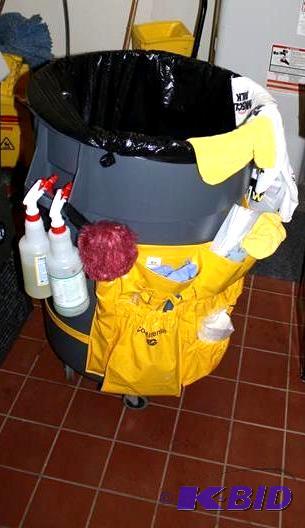 lot 206 image: Maintenance Trash can on wheels with contents...