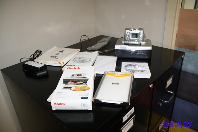 lot 254 image: Kodak EasyShare printer dock w Kodak EasySha...