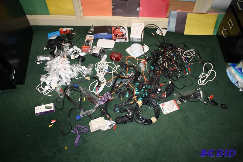 lot 259 image: Large lot of Headphones and other electronics...