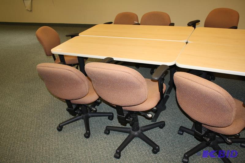 lot 274 image: High quality rolling desk chairs by Superior ...