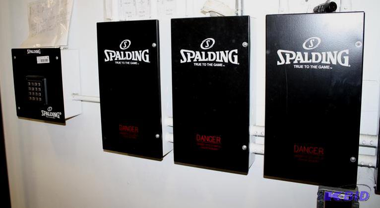 lot 30 image: Ct 4  Spalding Basic Key Pad Gymnasium C...