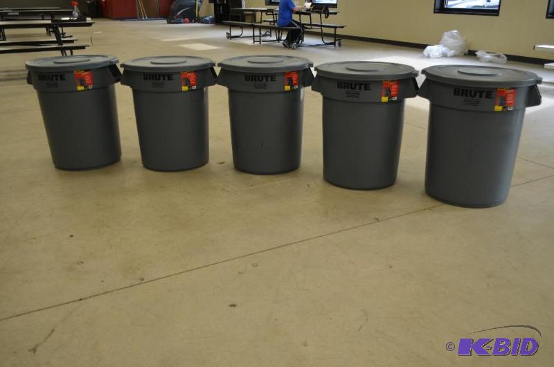 lot 312 image: 5&nbspRubbermaide Brute 32 gallon commercial...