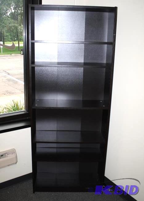 lot 370 image: Black wood bookshelf with adjustable shelves ...
