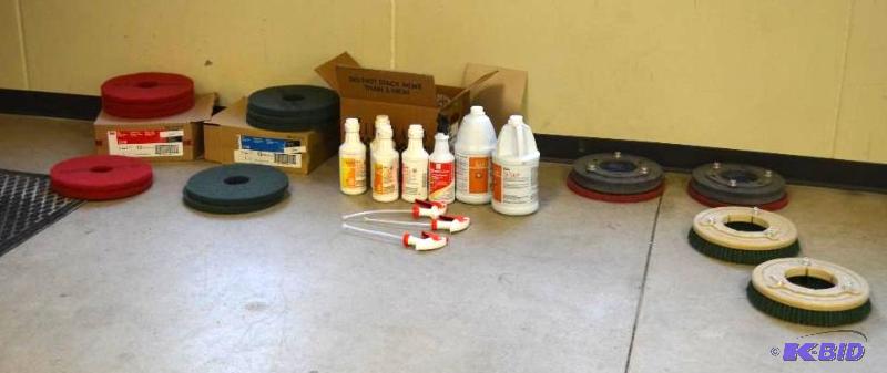 lot 95 image: Lot of 3M Cleaner & Buffer Pads with Bott...