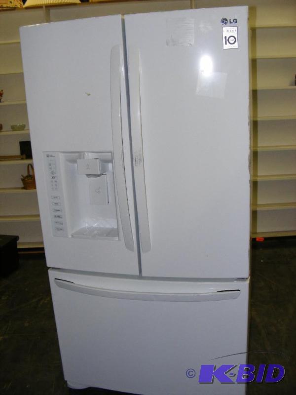 LG Refrigerator LFX28968SW, white  Unit has s...