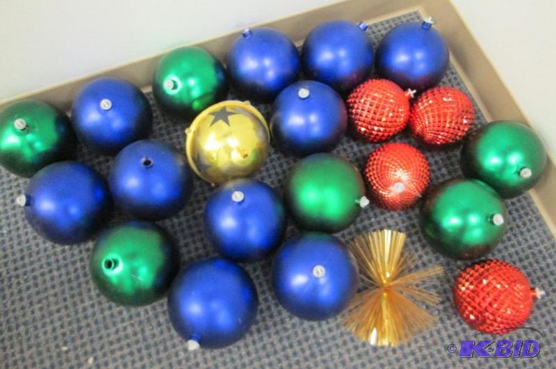 Lot of assorted holiday balls, approx. 6 inch...