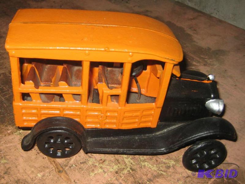 lot 005 image: Cast Iron School Bus
