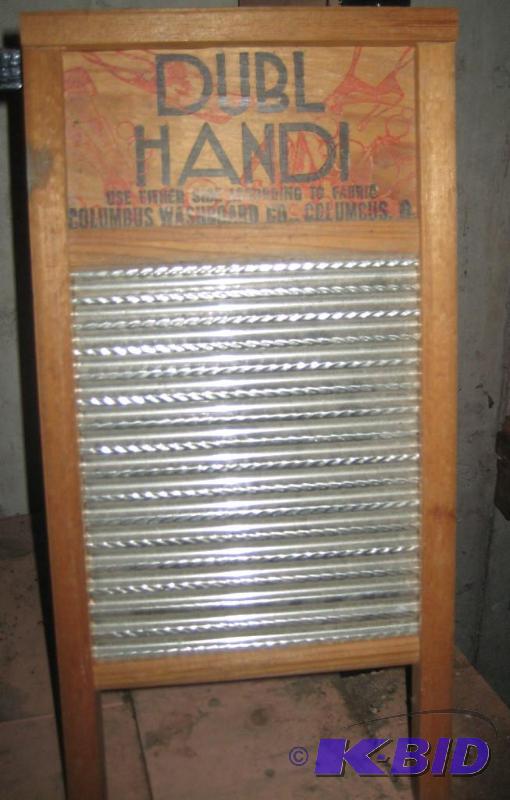 lot 015 image: 18 inch Wash Board (Columbus Washboard Company)