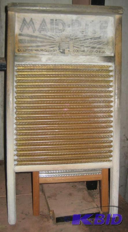 lot 016 image: 24 inch Wash Board (Columbus Washboard Company)