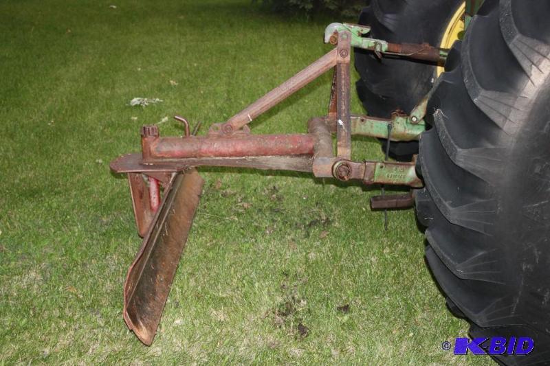 3 point mounted grader blade 5 swivels right...