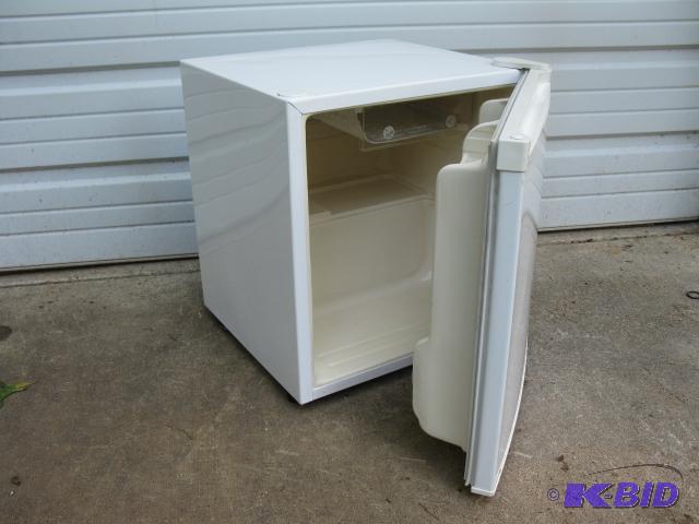 Sunbeam Dorm Fridge, small freezer compartmen...