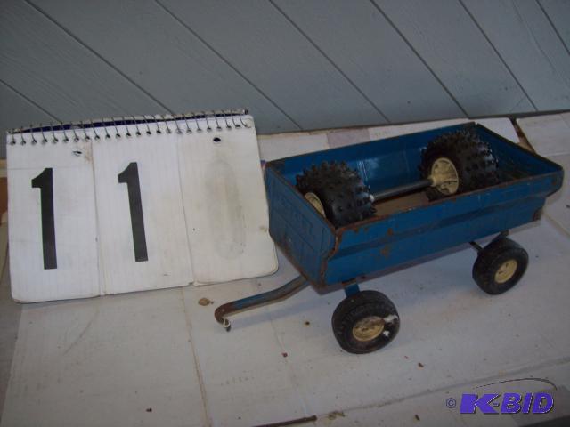 Ertl metal Trailer With&nbsp extra Wheels...