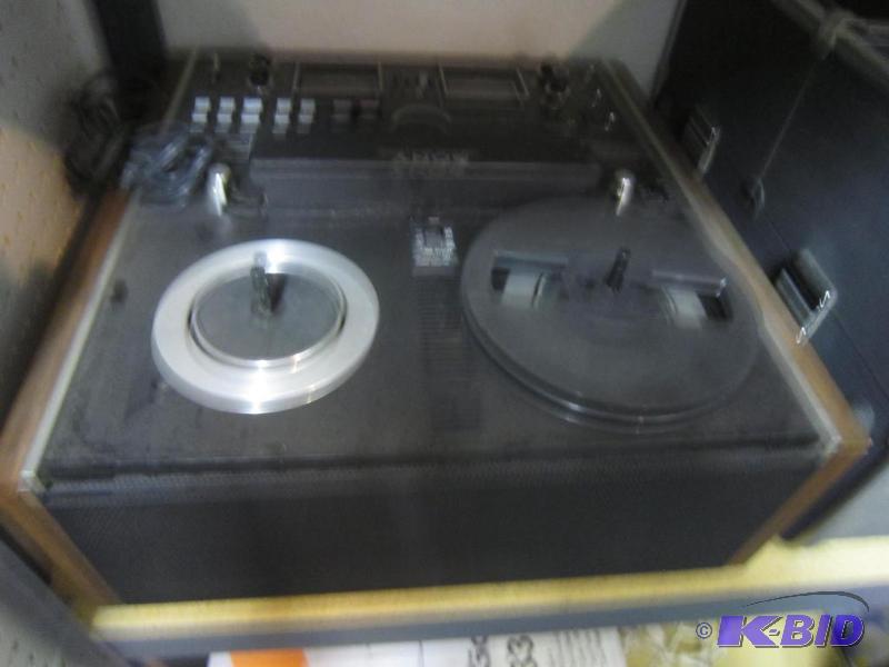 Reel to reel player