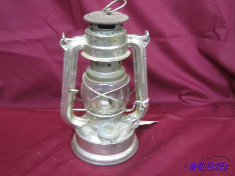Oil lantern