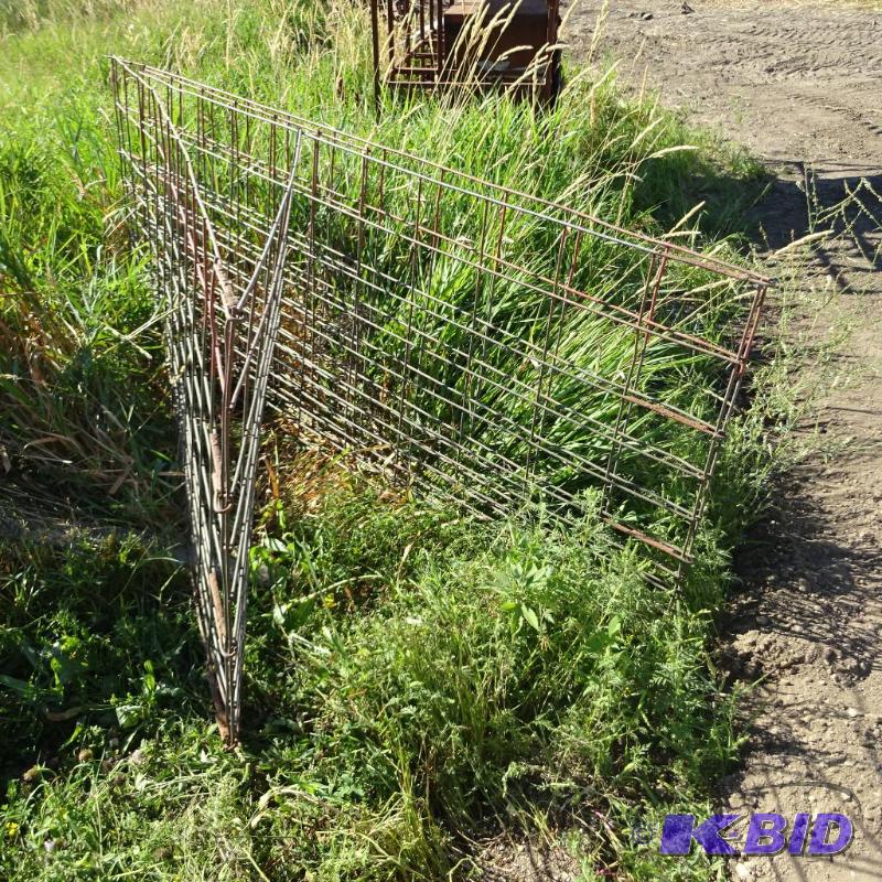 Square fence cage for animals. 89 x 89 x 36...