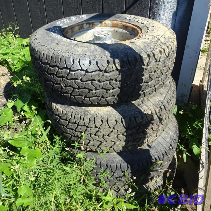 31 x 10.5 - R15 tires on 6 bolt Chevy truck r...