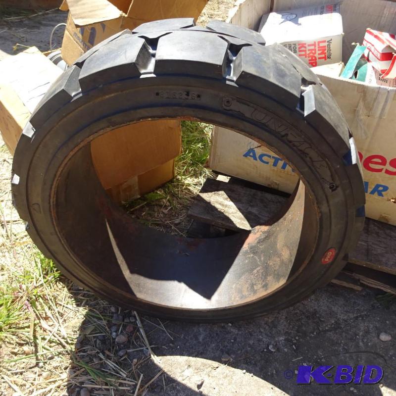 Brand new forklift tire. 21 x 7 x 15...