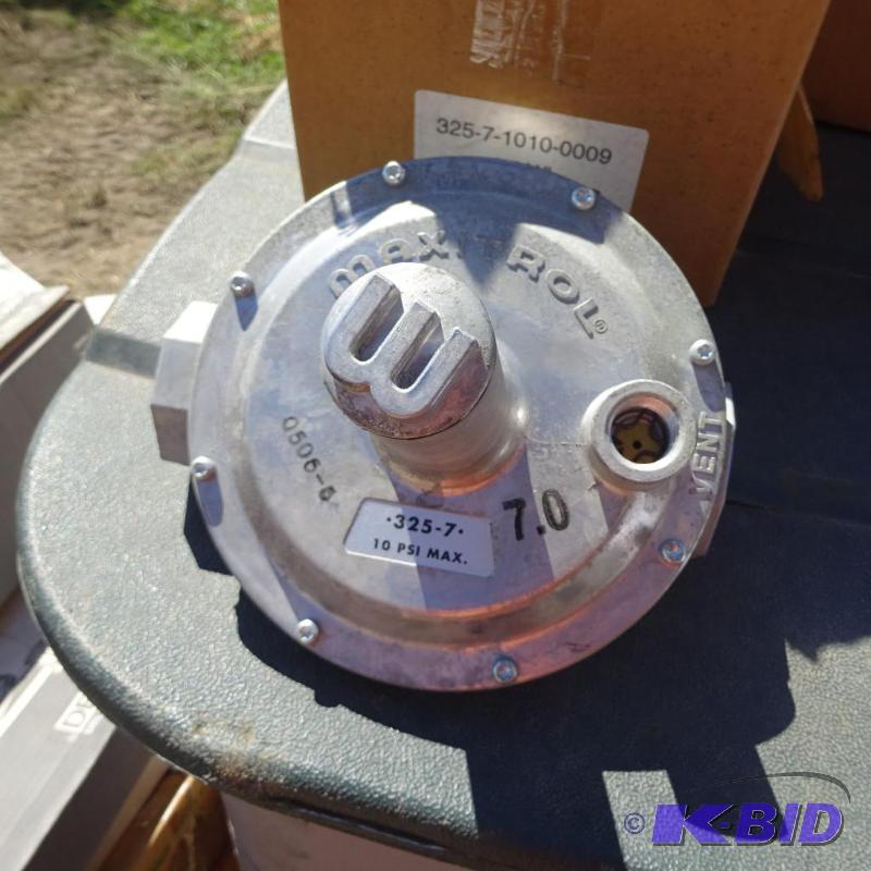 Maxi trol gas regulator. 1 14. 325-7-1010-00...