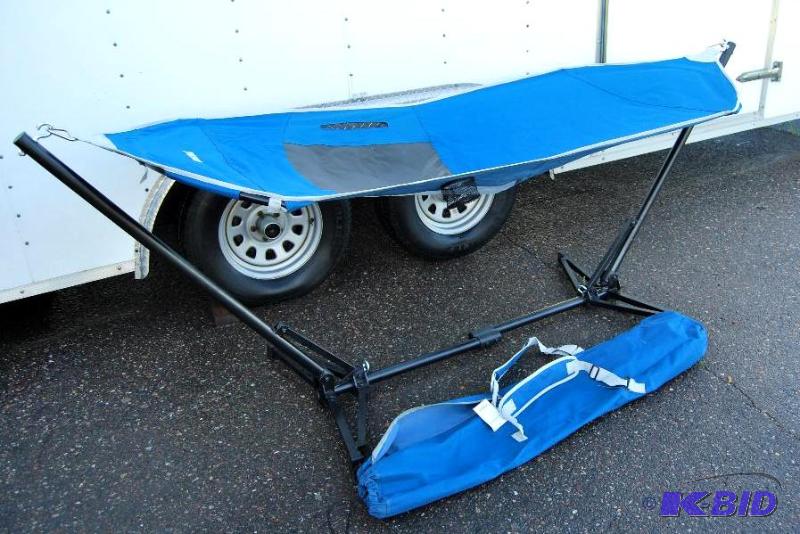 lot 22 image: Deluxe Folding Hammock, steel frame, 600 deni...
