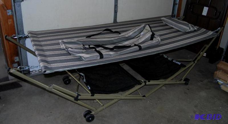 lot 50 image: Bliss Hammocks EZ Hammock, foldable steel fra...