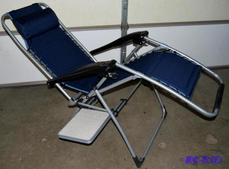 lot 59 image: MAC Sports Anti Gravity Lounger, built-in sid...