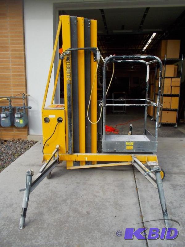 lot 2 image: Bil-Jax Cougar Personnel Lift