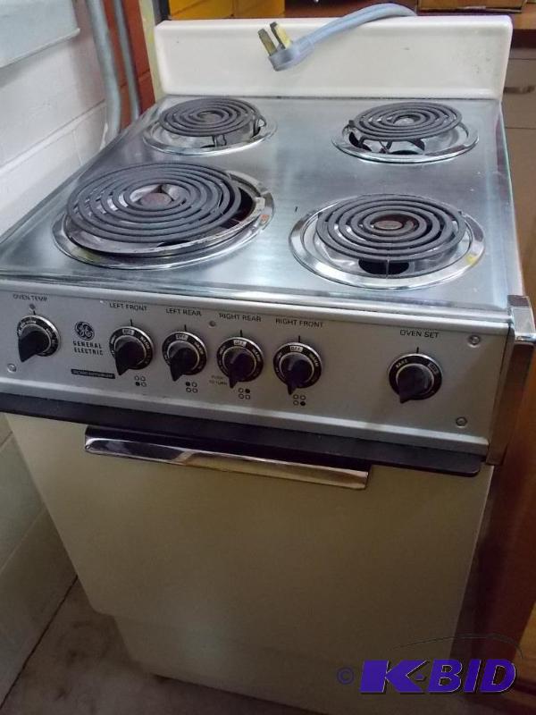 lot 7 image: Stove  Oven