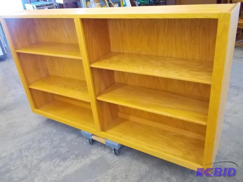 lot 9 image: Bookshelf