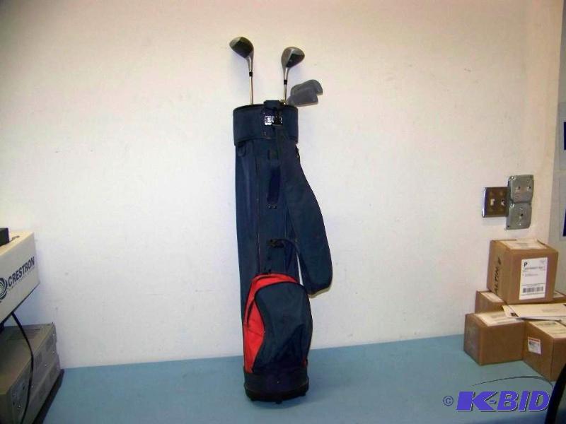 lot 13 image: Kids Golf Clubs and Golf Bag