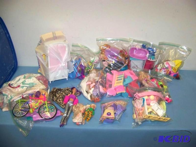 lot 16 image: Barbie lot