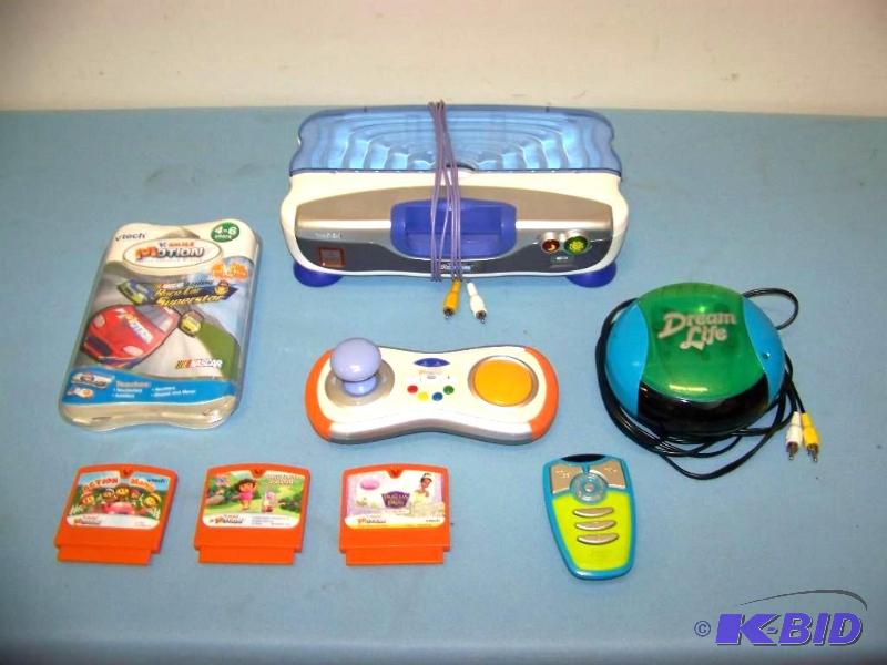 lot 17 image: VTech, Kids Video Game Console