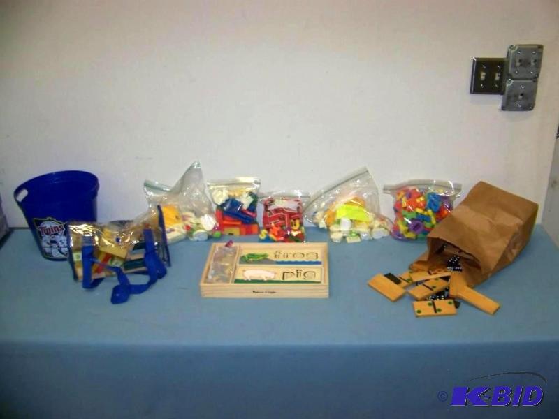 lot 20 image: Magnet Letters, Dominos, Blocks and more