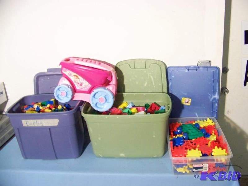 lot 35 image: Duplo Blocks and Interlocking Toys