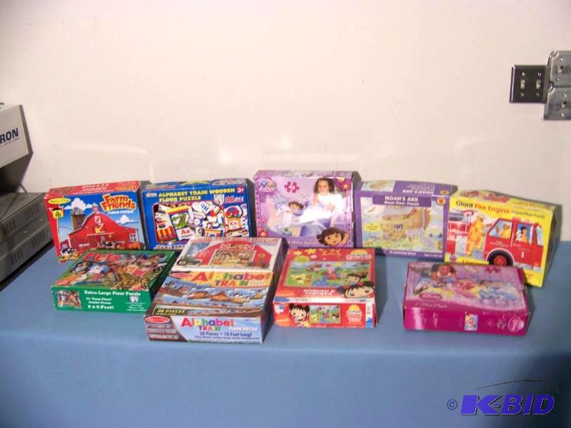 lot 43 image: Kids FloorLarge Puzzles