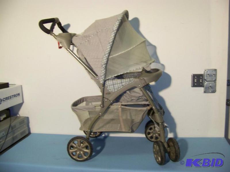 lot 5 image: Kids Stroller