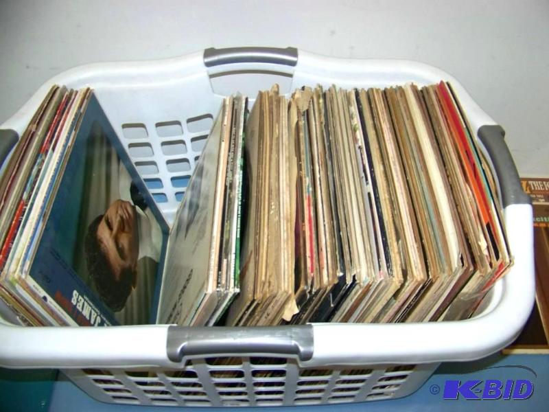 lot 9 image: Record PlayerPhonograph Albums