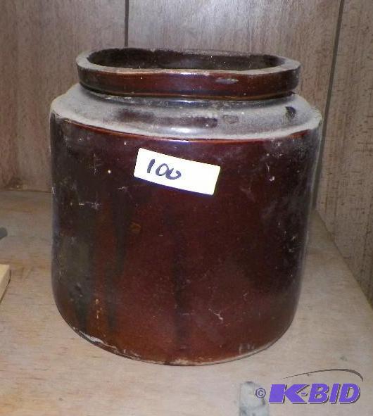 lot 100 image: SMALL JAR NO CHIPS