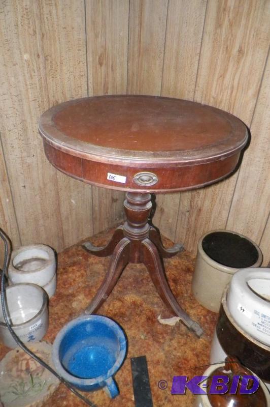 lot 105 image: ANTIQUE TABLE 25 INCHES WIDE X 29 INCHES TALL