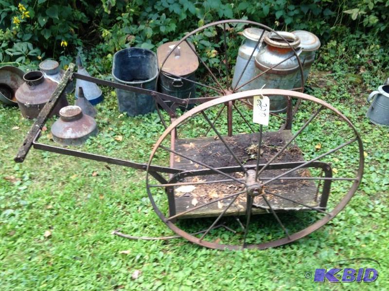 lot 122 image: ANTIQUE CART
