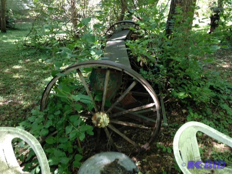 lot 193 image: ANTIQUE JOHN DEERE VAN BRUNT WOOD BOX PLOW AND PLANTER