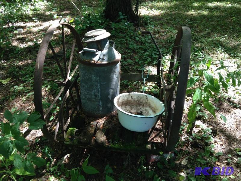 lot 194 image: OLD CART WITH METAL WHEELS