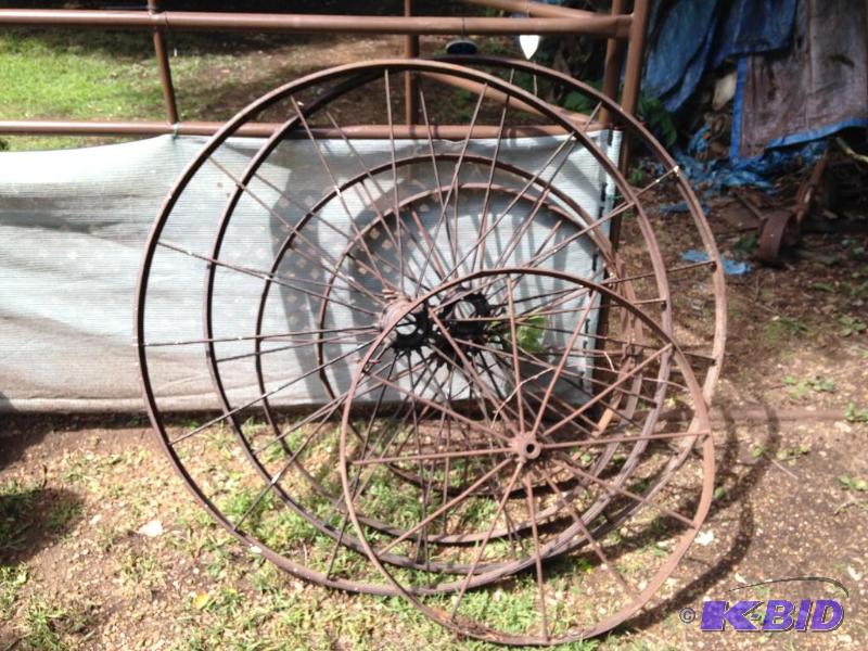 lot 201 image: 5 metal wagon wheels 2-34, 2-53 1-42 inch