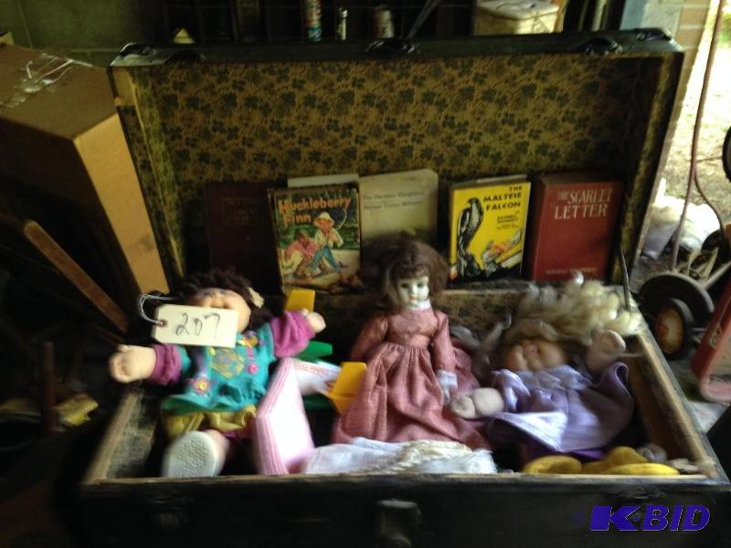 lot 207 image: OLD TRUNK FULL OF DOLLS OLD BOOKS AND MORE