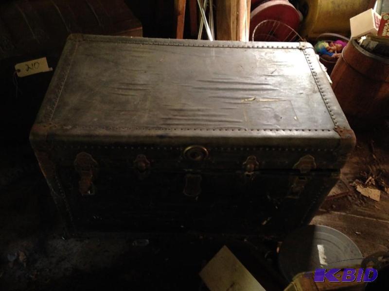 lot 222 image: TRUNK FULL OF ANTIQUES