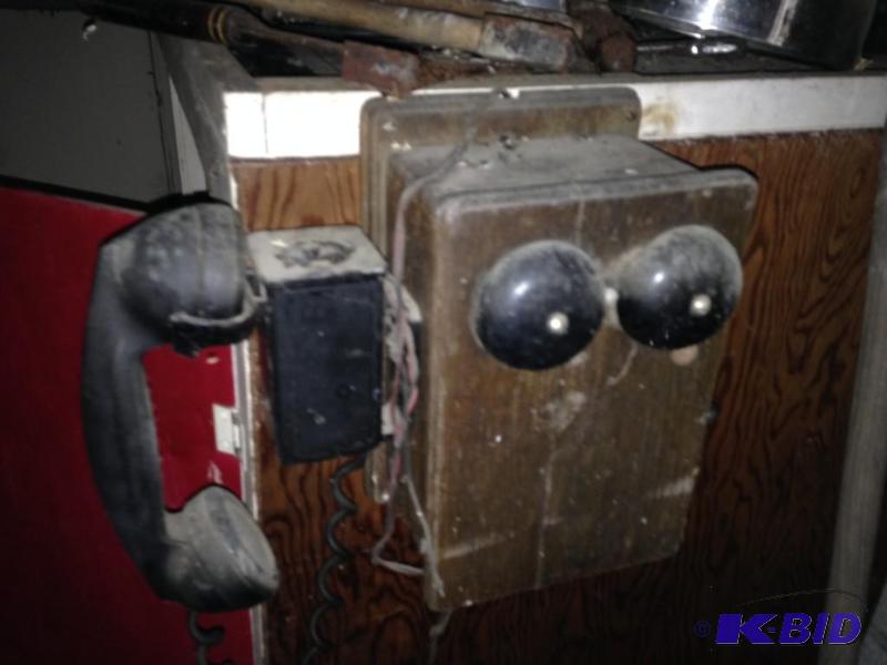 lot 231 image: ANTIQUE PHONE